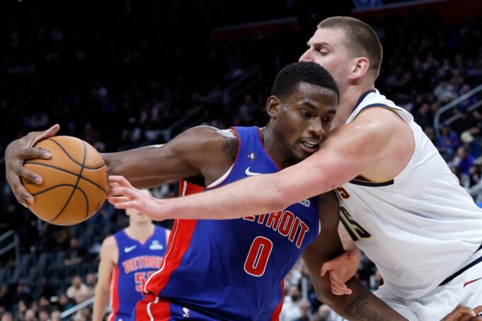 Los Nuggets sientan a Spencer Jones, Christian Braun regresa en la derrota ante los Pistons