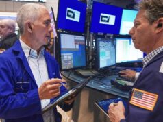 Las acciones estadounidenses caen después de que Trump aumente sus aranceles