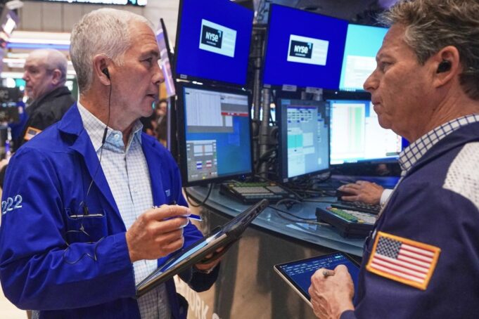 Las acciones estadounidenses caen después de que Trump aumente sus aranceles