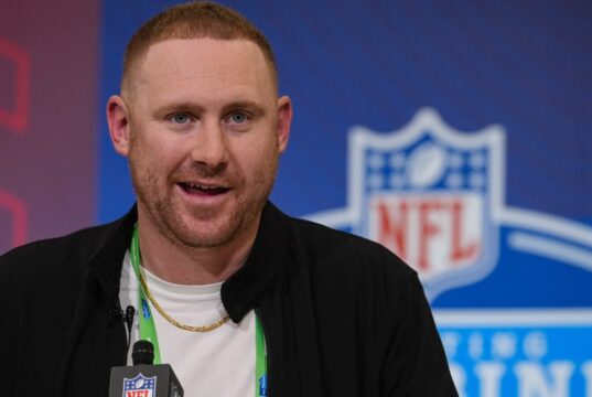 El entrenador de los Bills y el gerente general esperan que Davis Webb de los Broncos ordene las jugadas