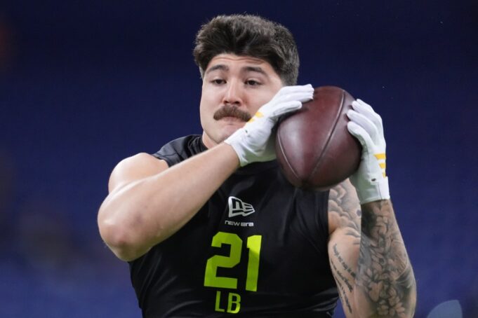 El apoyador de Texas Tech, Jacob Rodríguez, representa el ajuste perfecto para la defensa de los Broncos