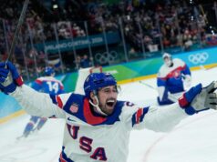 Estados Unidos prepara el partido por la medalla de oro contra Canadá al superar a Eslovaquia