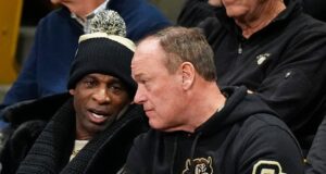 La extensión de contrato de 5 años y 54 millones de dólares de Deion Sanders con CU Buffs no ha envejecido bien