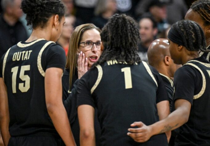 El baloncesto femenino de Colorado visita Houston