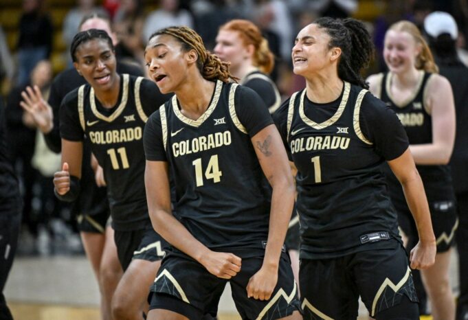El baloncesto femenino de Colorado derrota al TCU No. 14
