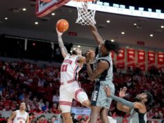 El No. 5 Houston derrota a los Buffs de CU