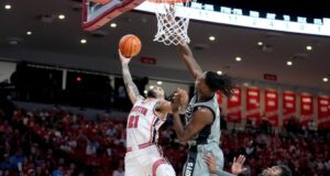 El No. 5 Houston derrota a los Buffs de CU