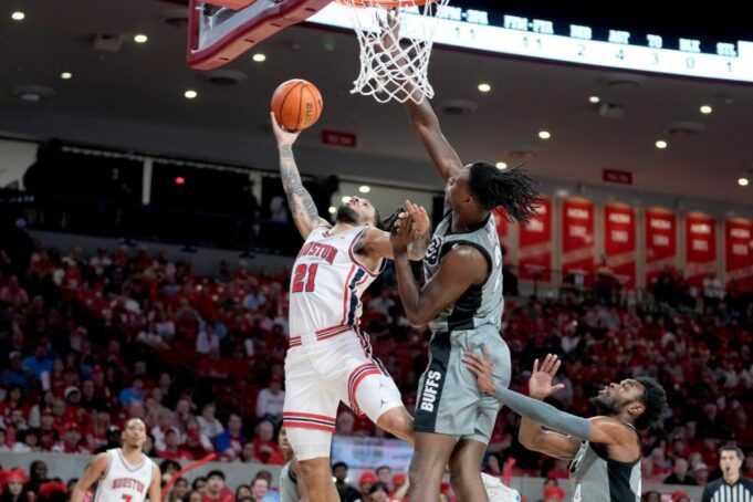 El No. 5 Houston derrota a los Buffs de CU