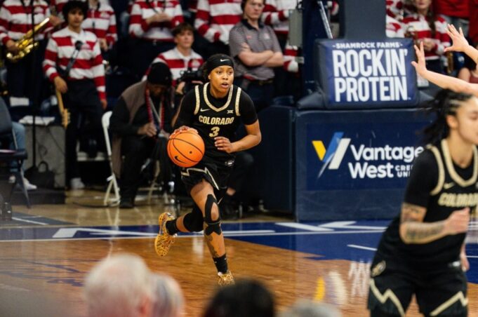 El baloncesto femenino de los Colorado Buffs se jugó en Arizona el martes
