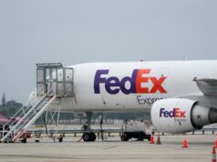 FedEx se une a otros para buscar reembolso después de que los aranceles de Trump fueran declarados ilegales