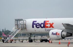 FedEx se une a otros para buscar reembolso después de que los aranceles de Trump fueran declarados ilegales