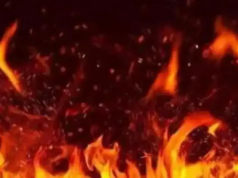 Se produce un gran incendio en el mercado principal de Bandipora; Los servicios de bomberos se apresuran a estafar.