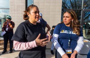 Los trabajadores de JBS en Greeley votan abrumadoramente a favor de autorizar la huelga