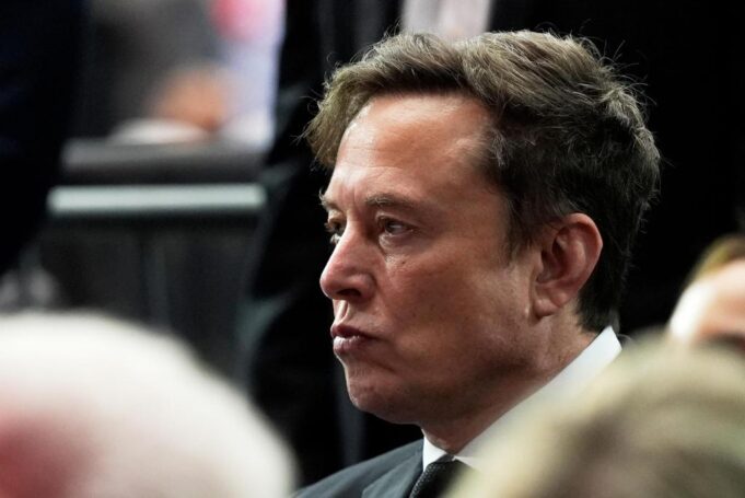 Musk une sus negocios de cohetes e inteligencia artificial en una sola empresa antes de una oferta pública inicial prevista para este año.