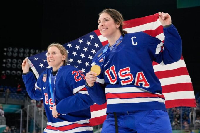 Hilary Knight quiere centrarse en el éxito olímpico de las mujeres, no en la broma de Trump