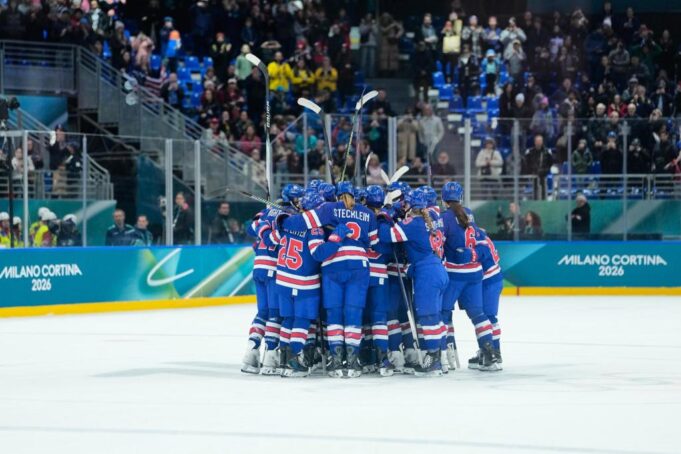 El equipo de hockey femenino de EE. UU. tiene cita en julio con Flavor Flav en Las Vegas