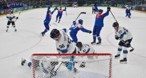 Un fugitivo que lleva años huyendo es arrestado cuando aparece en los Juegos Olímpicos para ver hockey