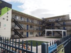 Los complejos de apartamentos de Aurora con el mismo propietario quiebran