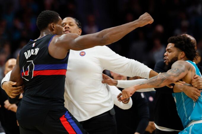 Pelea entre Pistons y Hornets resulta en la expulsión de 4 jugadores