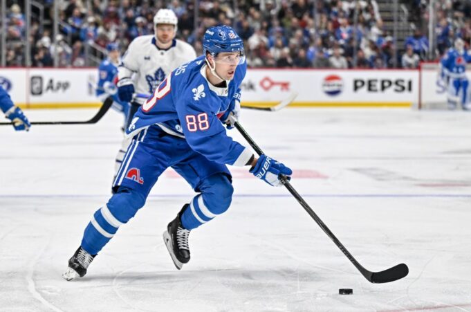 La estrella de Avalanche, Martin Necas, busca una nueva era dorada para el hockey checo