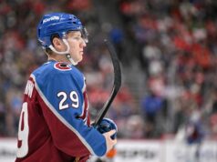 La estrella de Avalanche, Nathan MacKinnon, se pierde el primer partido después de los Juegos Olímpicos