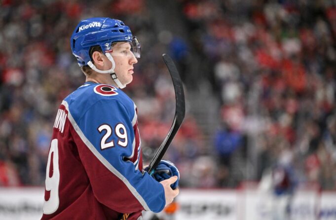 La estrella de Avalanche, Nathan MacKinnon, se pierde el primer partido después de los Juegos Olímpicos