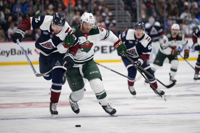 Colorado Avalanche pierde control en la carrera de la División Central de la NHL