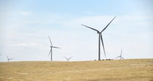 Los reguladores de Colorado mantienen los proyectos de energía renovable de Xcel en vía rápida