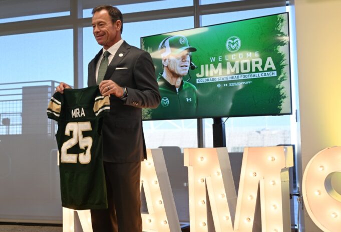 El entrenador de fútbol de los CSU Rams, Jim Mora, no ha terminado de arreglar las cosas con los entrenadores de preparación de Colorado