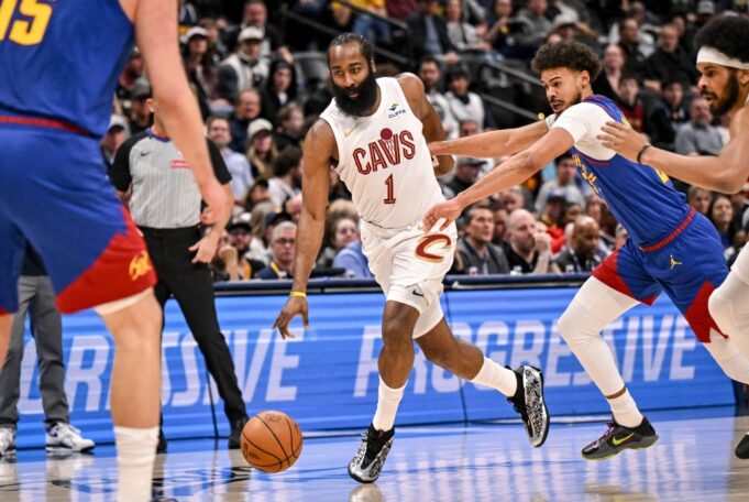 Harden y Mitchell se recuperan para los Cavs en Nuggets
