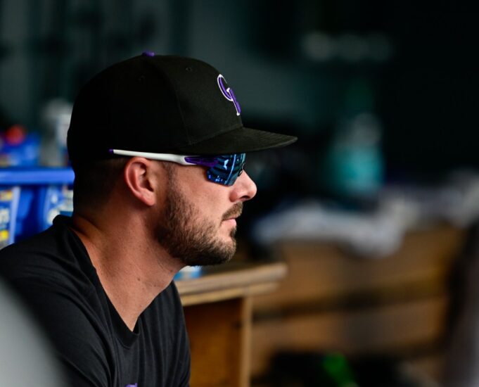 Kris Bryant de los Rockies ‘sufre dolor todos los días’ pero no se retira