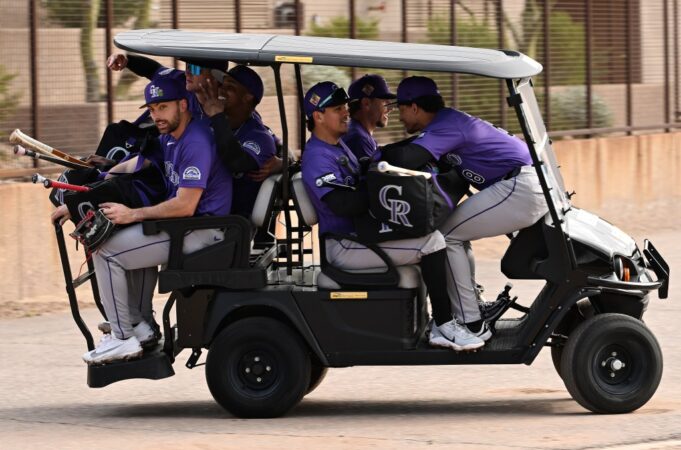 Los Rockies abrazan el ‘Camp Schaeffer’ mientras el equipo prueba nuevos métodos para cambiar las cosas