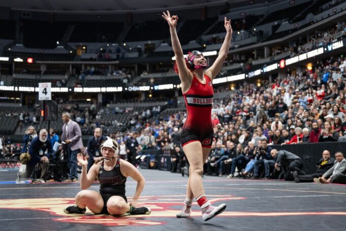 El campeonato de lucha libre del estado de Colorado termina con Hruby venciendo a Martínez por tercera vez