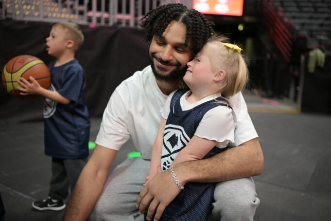 Los Denver Nuggets organizan una clínica anual de baloncesto de las Olimpiadas Especiales