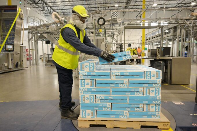 La demanda es tan fuerte que Philip Morris se apresuró a construir su planta Aurora