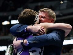 Para los luchadores campeones estatales, tener a papá como entrenador hace que la hazaña sea aún más dorada