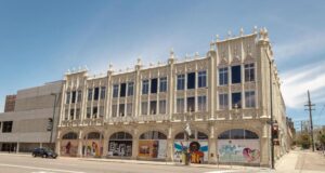 El edificio del Denver Sports Castle está en la mira del minorista evo con sede en Seattle