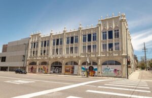 El edificio del Denver Sports Castle está en la mira del minorista evo con sede en Seattle