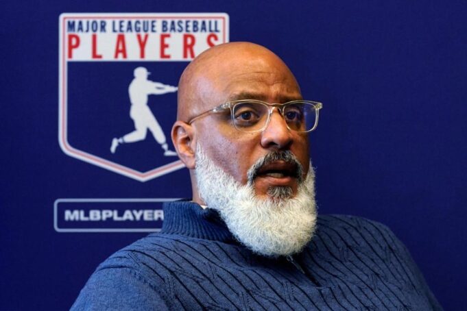 Tony Clark renuncia como jefe del sindicato de jugadores de la MLB, dice fuente de AP