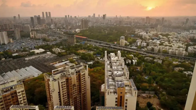 Se esperan condiciones de cielo principalmente despejado en Mumbai, la temperatura máxima será de 34 grados