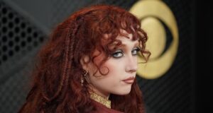 Chappell Roan abandona al agente de talentos Wasserman por conexión con Epstein