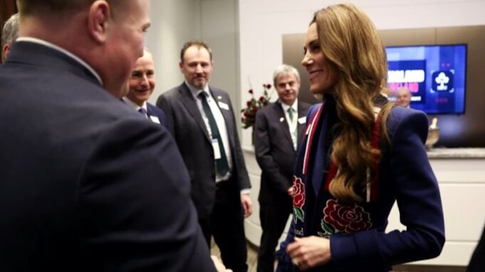 Kate hace su primera aparición pública desde el arresto de Andrew