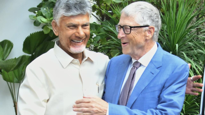 Bill Gates visita el Centro de la Sociedad de Gobernanza en Tiempo Real en la Secretaría de Andhra