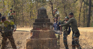La policía de Gadchiroli demuele 44 monumentos maoístas en una operación especial