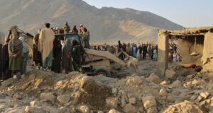 Pakistán dice que está en una “guerra abierta” con Afganistán. ¿Qué hay detrás de los últimos combates?