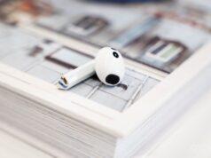 Las filtraciones ficticias de los Galaxy Buds 4 restan importancia a las comparaciones de AirPod con el nuevo acabado metálico