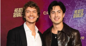 Connor Storrie y Hudson Williams sobre cómo abrazar a sus personajes de Hot Rivalry