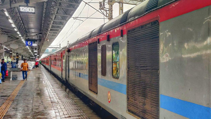 WR anuncia trenes especiales Holi y amplía el servicio Rajkot-Mahbubnagar