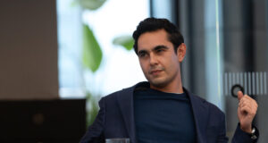 Orígenes e influencia de Whitney: Minghella a Mann