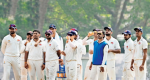 Dilip Vengsarkar critica el pobre campo de Mumbai después de la salida del Trofeo Ranji